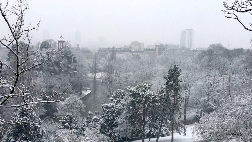 Snow in Paris at the Buttes Chaumont Park