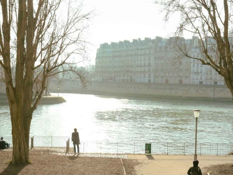 Sunny winter morning on the Seine River
