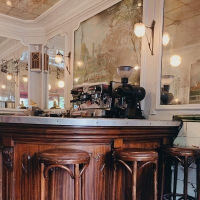 Cravan cocktail bar in Paris